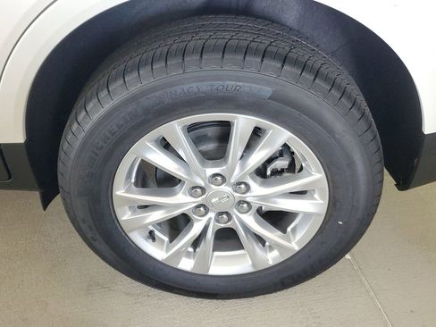 New 2026 Cadillac XT5 Luxury image 5