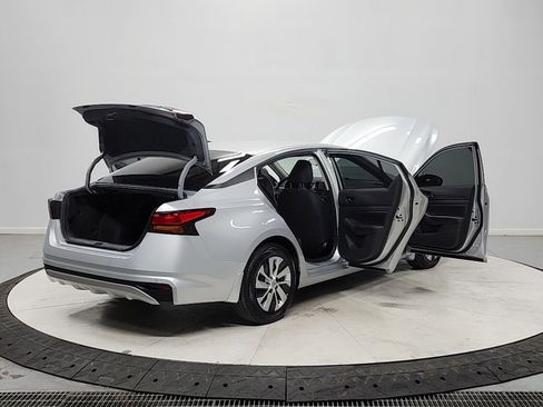 Used 2024 Nissan Altima 2.5 S FWD image 15