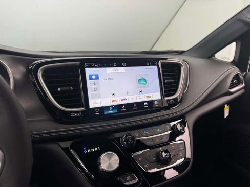 New 2026 Chrysler Pacifica Select image 31