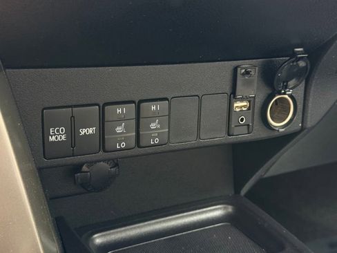 Used 2015 Toyota RAV4 Limited AWD/4WD image 35
