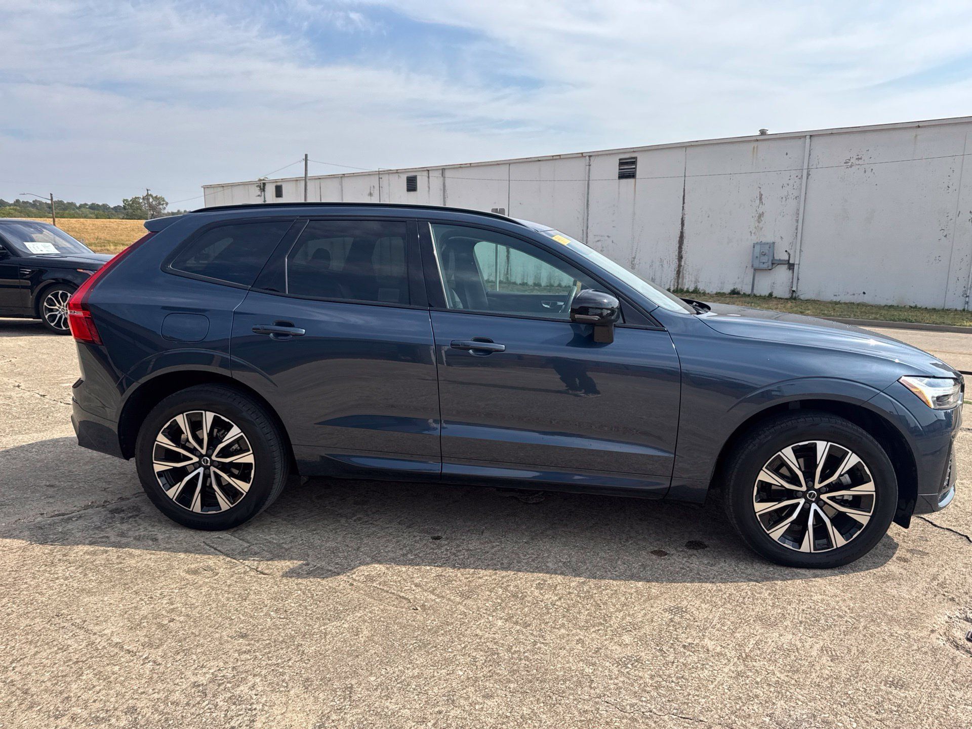 Used 2024 Volvo XC60 B5 Core AWD/4WD image 5