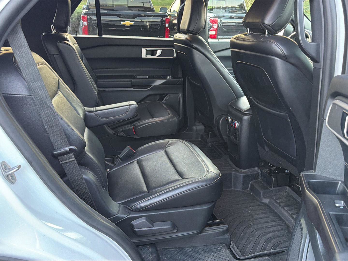 Used 2020 Ford Explorer XLT w/ Equipment Group 202A RWD image 19
