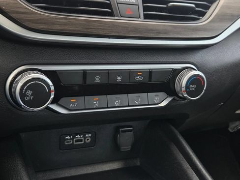 Used 2025 Nissan Altima 2.5 SV FWD image 18