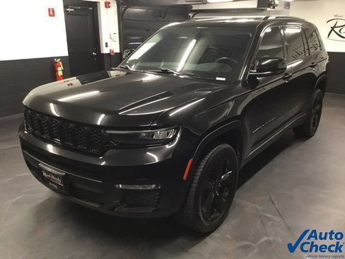 Used 2022 Jeep Grand Cherokee L Limited w/ Black Appearance Package AWD/4WD image 6