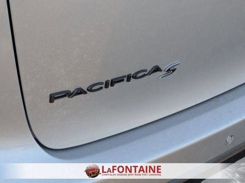 New 2026 Chrysler Pacifica Select AWD/4WD image 10