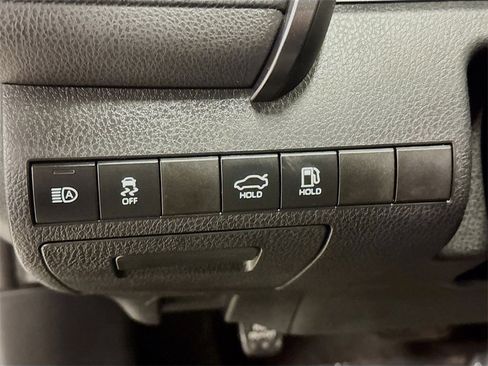 Used 2019 Toyota Camry LE image 12