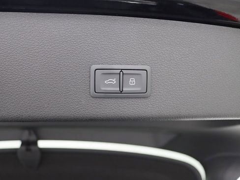 Used 2022 Audi e-tron S Prestige w/ Prestige Package image 42