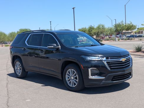 Used 2023 Chevrolet Traverse LT FWD image 7