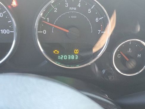 Used 2013 Jeep Wrangler Unlimited Sport image 15