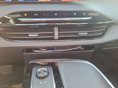 Used 2025 Buick Enclave Sport Touring w/ Trailering Package, 5000 lbs. AWD/4WD image 21