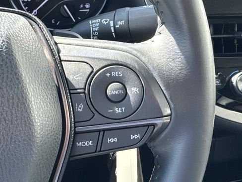 Used 2022 Toyota Camry SE w/ Carpet Mat Package (TMS) image 17