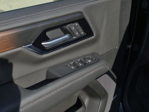 New 2026 GMC Yukon Denali w/ Sun & Power Step Package image 10