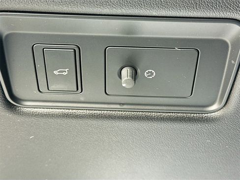 Used 2019 Land Rover Range Rover HSE image 11