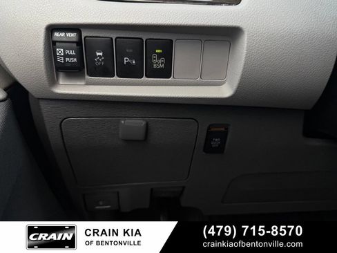Used 2017 Toyota Sienna XLE w/ XLE Navigation Package FWD image 12