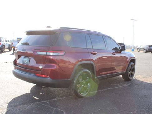 Used 2023 Jeep Grand Cherokee L Laredo image 9