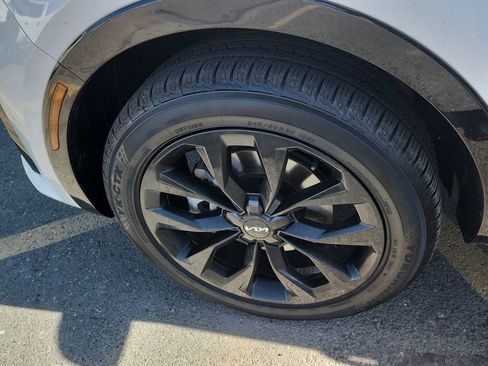 Used 2023 Kia Sorento SX image 17