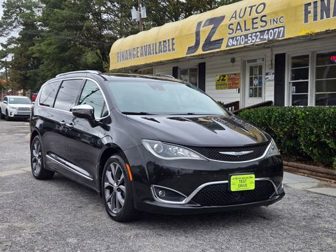 Used 2017 Chrysler Pacifica Limited image 1