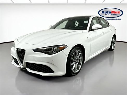 Used 2022 Alfa Romeo Giulia Ti image 5