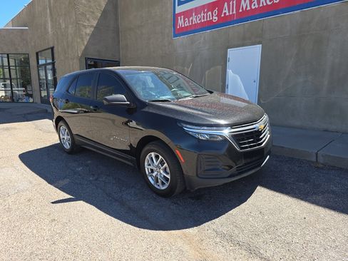 Used 2023 Chevrolet Equinox LS w/ LS Convenience Package AWD/4WD image 4