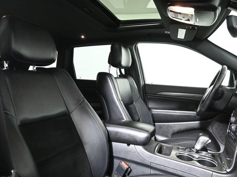 Used 2018 Jeep Grand Cherokee Altitude image 32