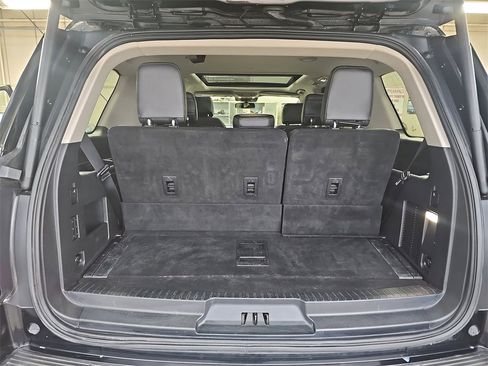 Used 2018 Ford Expedition Platinum image 12