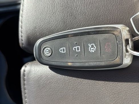 Used 2013 Lincoln MKS AWD image 36