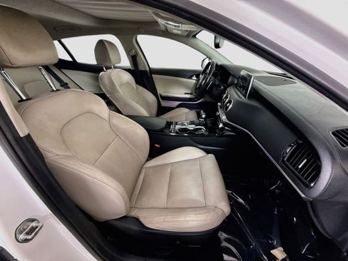Used 2018 Kia Stinger Premium RWD image 29