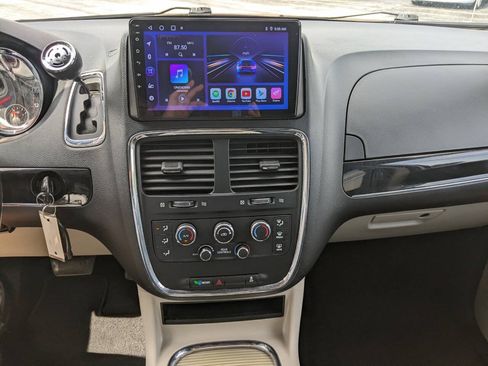 Used 2017 Dodge Grand Caravan SXT FWD image 17