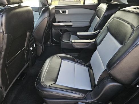 Used 2024 Ford Explorer XLT w/ Equipment Group 202A RWD image 34