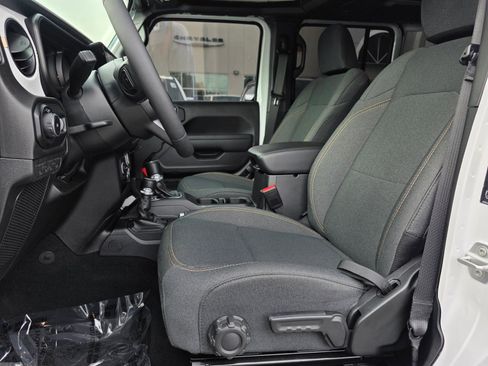 Used 2025 Jeep Wrangler Sport S image 11