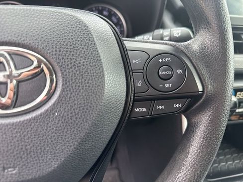 Used 2020 Toyota RAV4 XLE w/ Convenience Package image 12