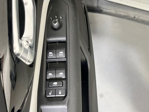 Used 2022 Jeep Compass Limited image 17