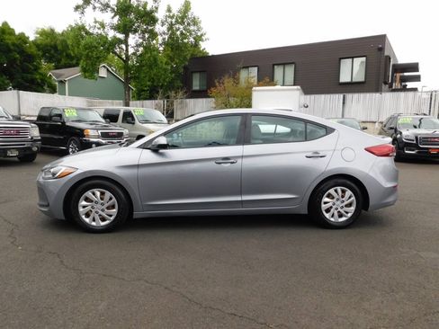 Used 2017 Hyundai Elantra SE FWD image 19