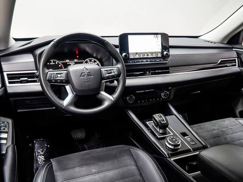 Used 2024 Mitsubishi Outlander SE image 5