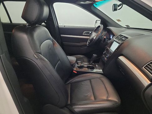 Used 2016 Ford Explorer XLT w/ Equipment Group 202A AWD/4WD image 21