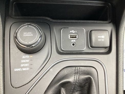 Used 2021 Jeep Cherokee Latitude Lux w/ Trailer Tow Group image 39