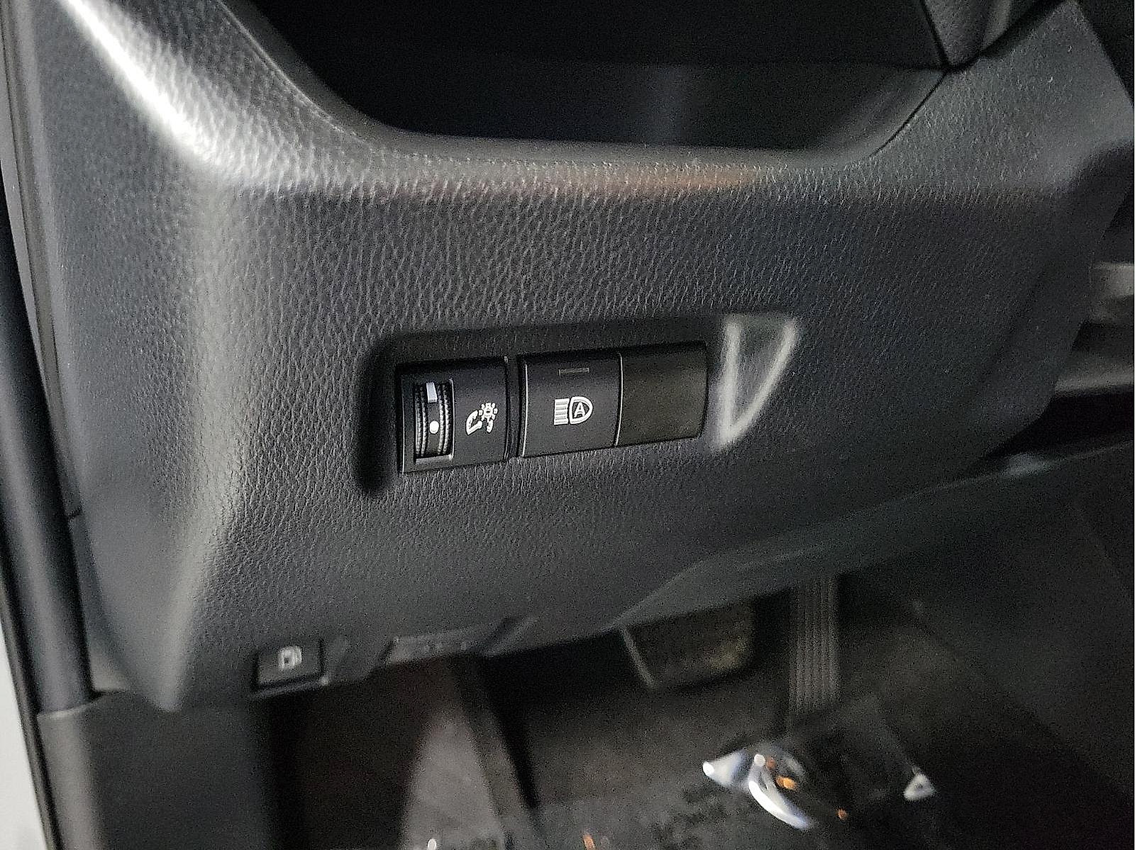 Certified 2021 Toyota RAV4 LE AWD/4WD image 13
