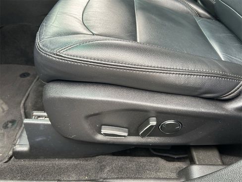 Used 2017 Ford Explorer XLT w/ Equipment Group 202A image 18