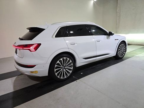 Used 2019 Audi e-tron Prestige w/ Prestige Package image 6
