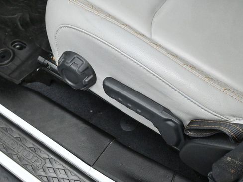 Used 2022 Jeep Gladiator Overland image 14