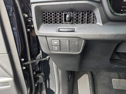 Used 2025 Honda CR-V Sport-L image 30