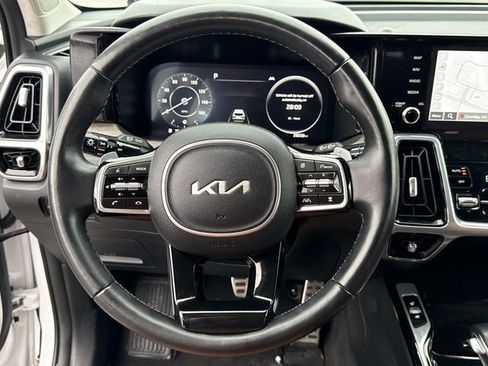 Used 2023 Kia Sorento AWD image 19
