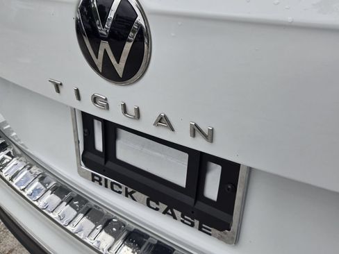 Used 2024 Volkswagen Tiguan SE FWD image 14