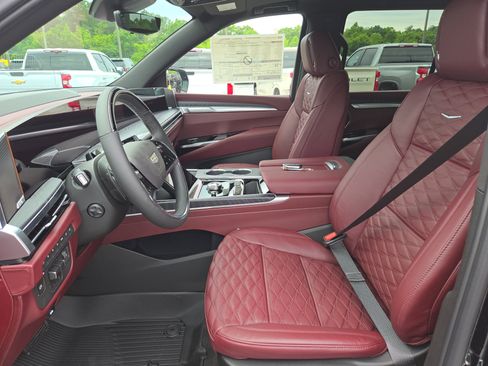 New 2026 Cadillac Escalade Luxury w/ Touring Package AWD/4WD image 13