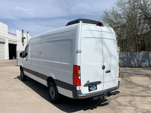 Used 2022 Mercedes-Benz Sprinter 2500 image 3