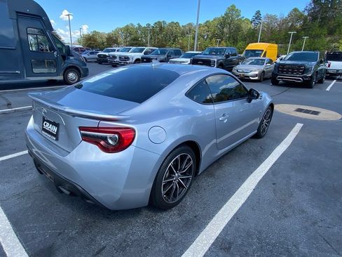 Used 2017 Toyota 86 RWD image 7