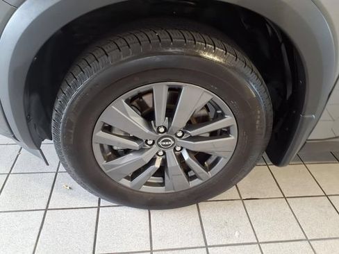 Used 2023 Nissan Pathfinder SV FWD image 5