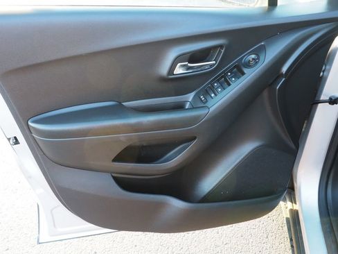 Used 2022 Chevrolet Trax LT w/ Driver Confidence Package image 13