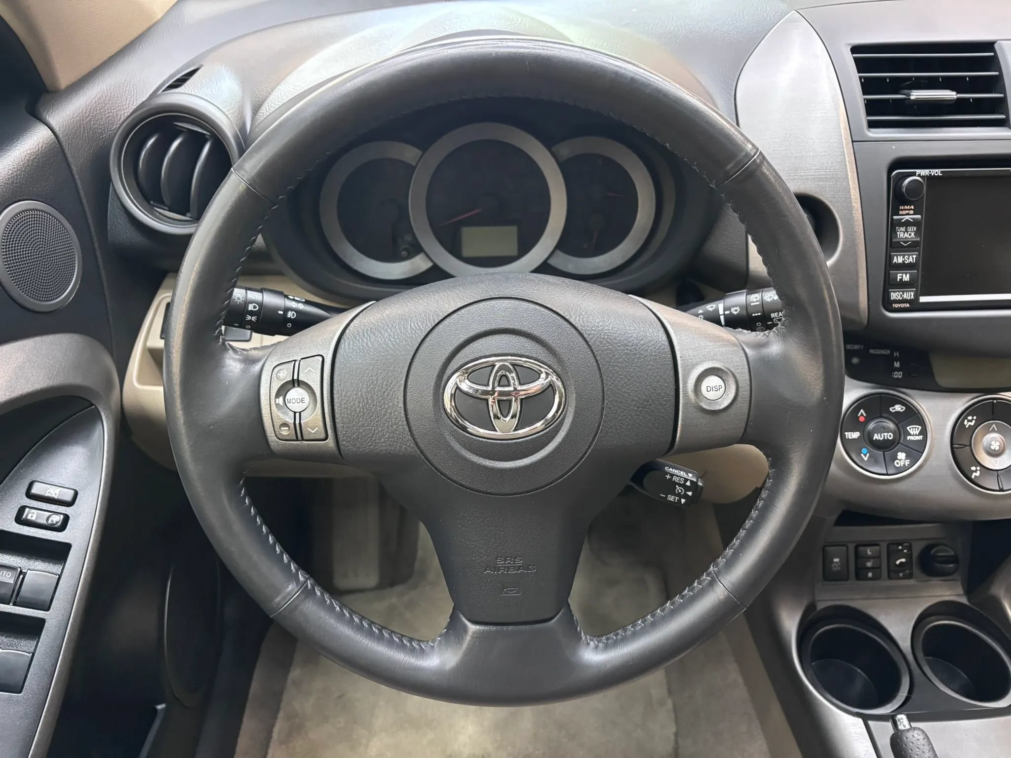 Used 2011 Toyota RAV4 Limited AWD/4WD image 12