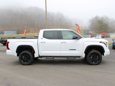 New 2026 Toyota Tundra SR5 image 7